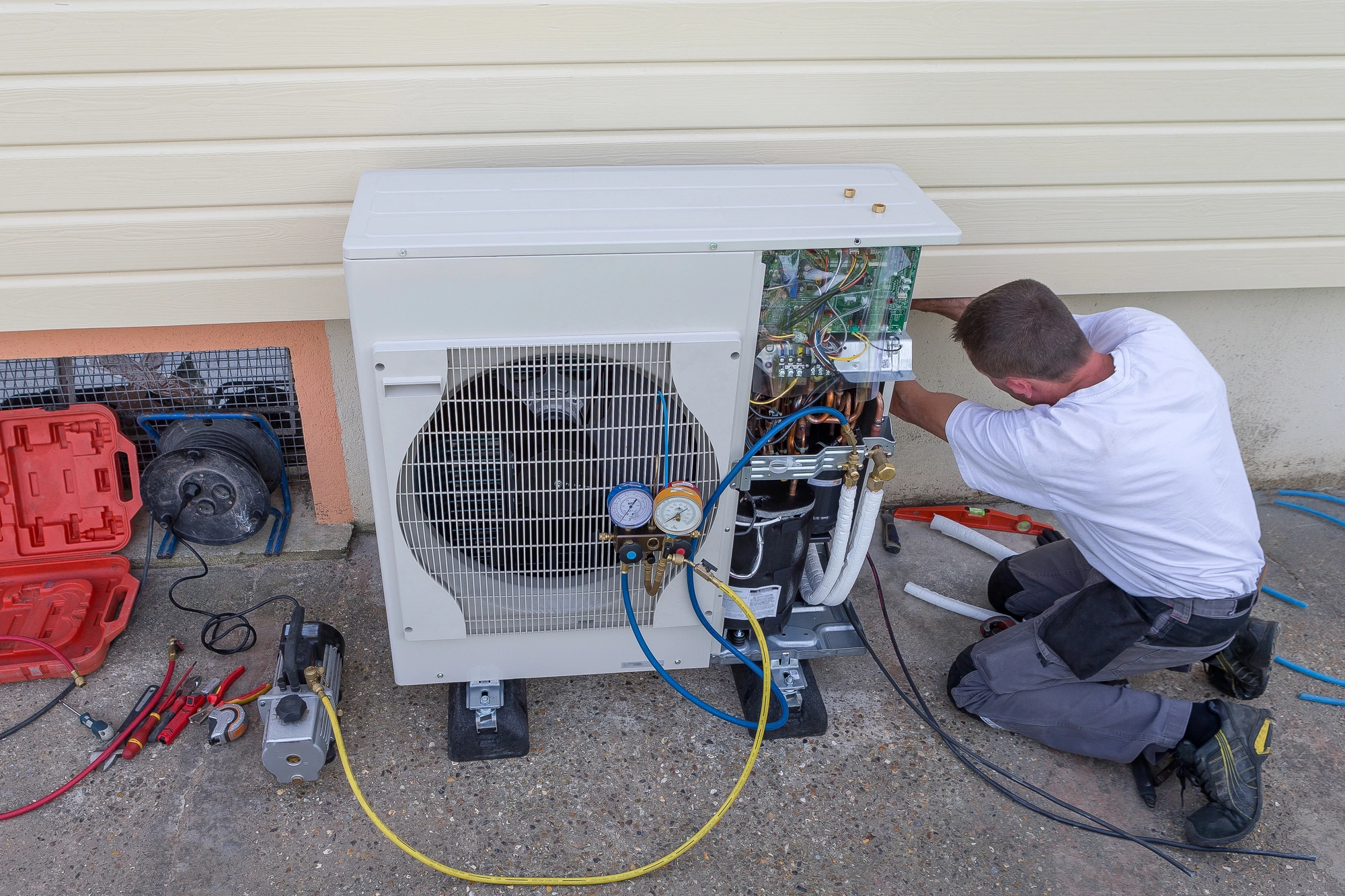 expert during a heat pump installation in Spokane, WA